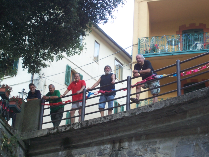  Image name: Persone048.jpg 
 width: 800 pixel 
 height: 601 pixel 
 Size: 409535 bytes 
 Click to enlarge 